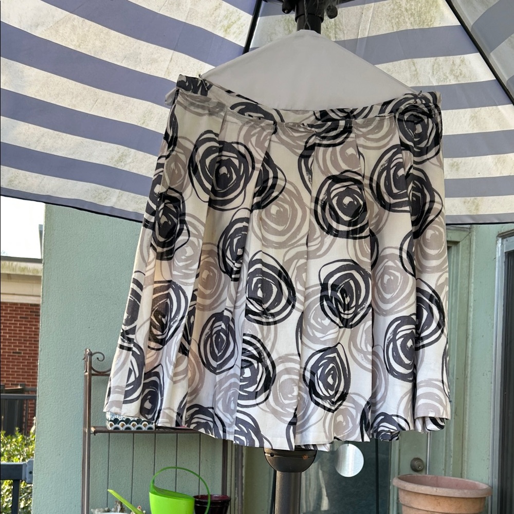 GAP Black and White Floral Skater Skirt